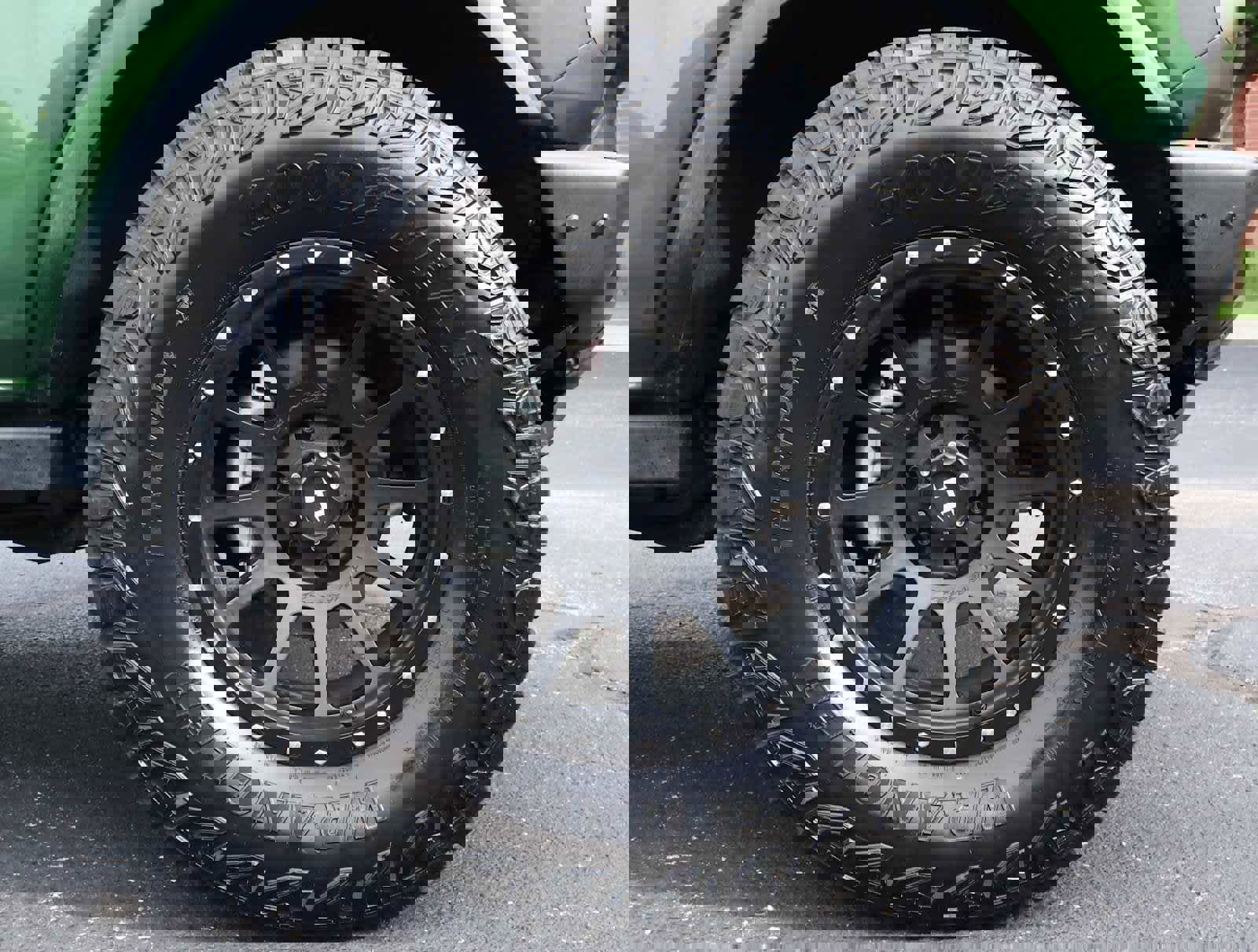 2023 Ford Bronco Base photo 17