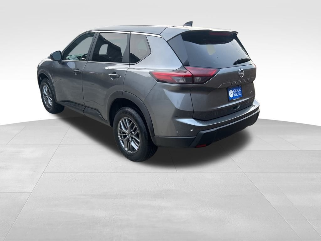 2024 Nissan Rogue S AWD photo 2