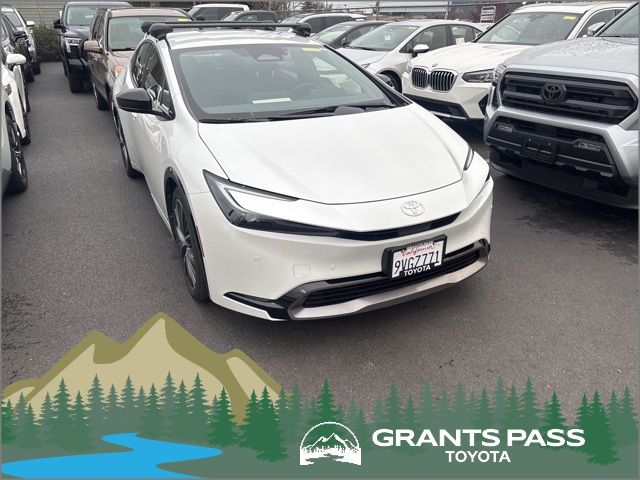 2026 Toyota Prius XLE's photo