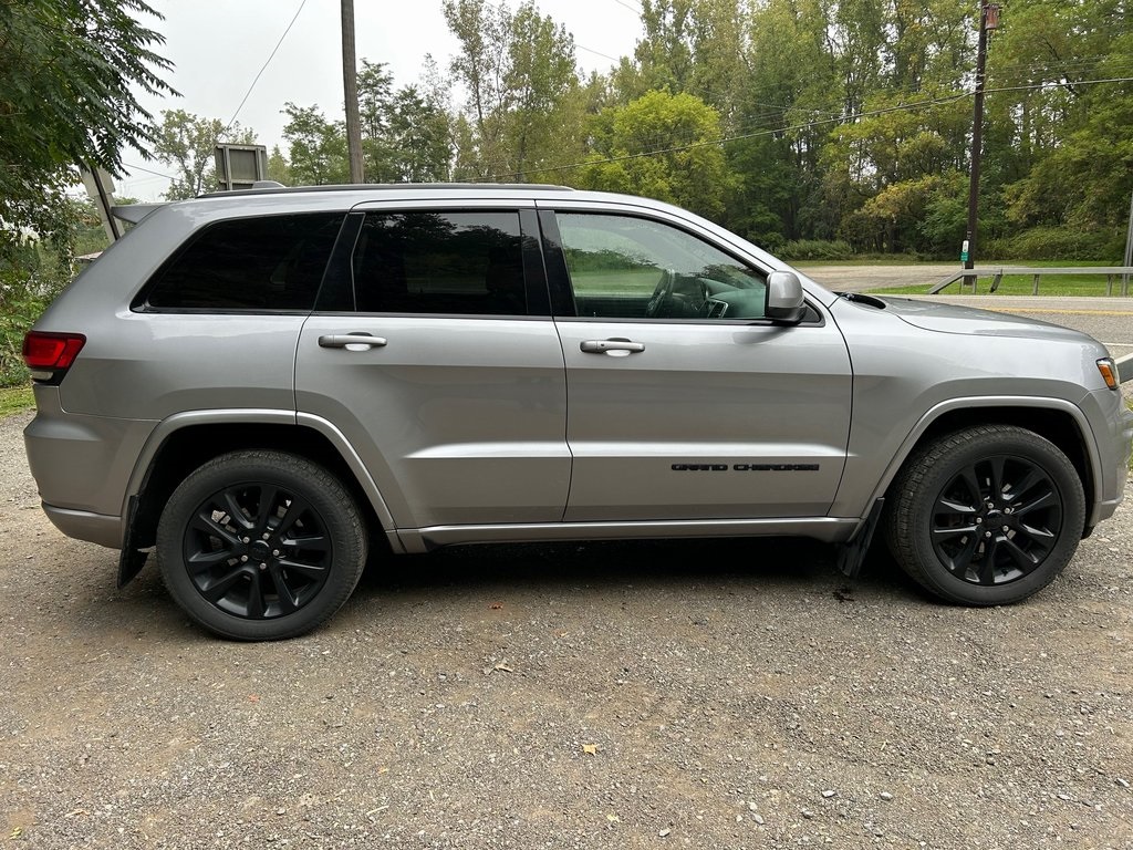 2018 Jeep Grand Cherokee Altitude photo 4