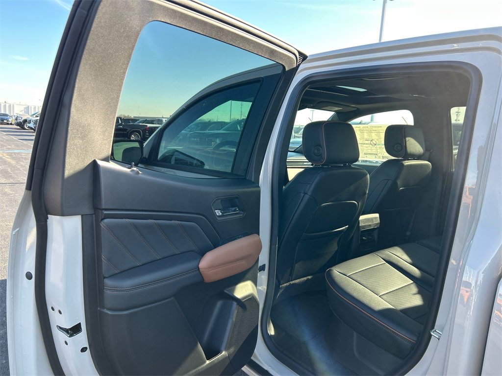 2026 GMC CANYON - Image 32