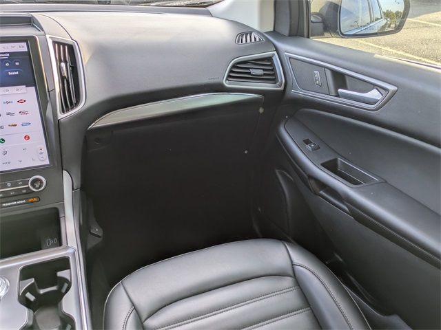 2022 Ford Edge SEL photo 16