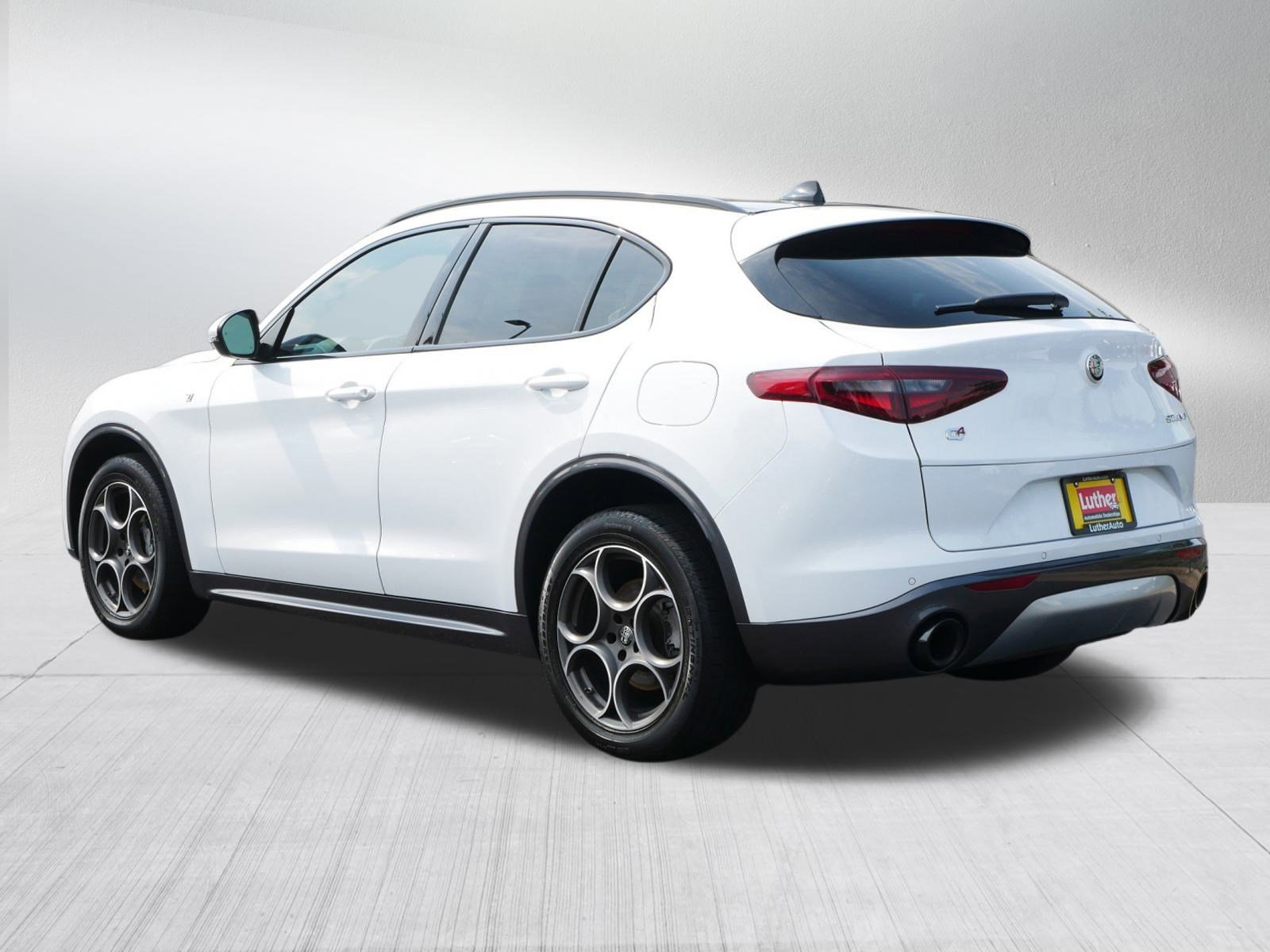 2023 Alfa Romeo Stelvio Ti photo 5