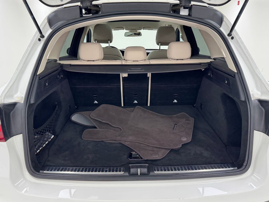 2017 Mercedes Benz GLC 300 4MATIC photo 32