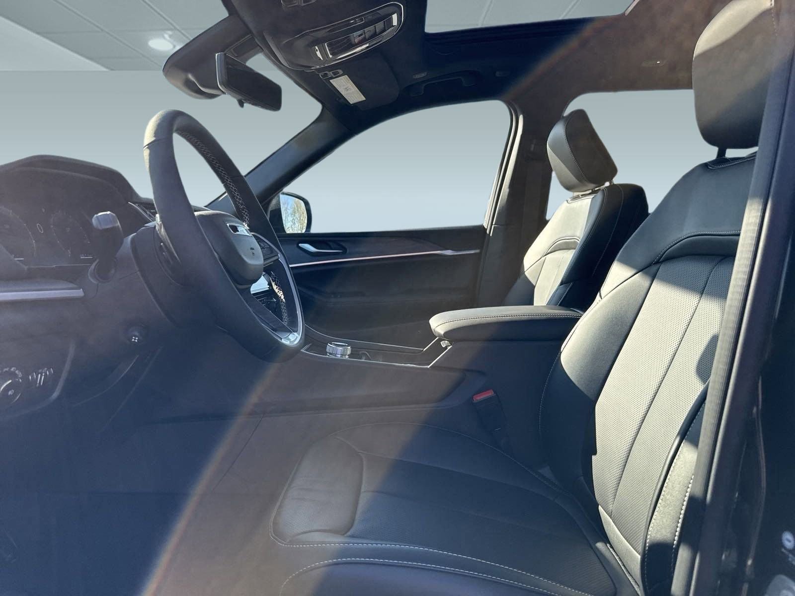 2024 Jeep Grand Cherokee Limited photo 2