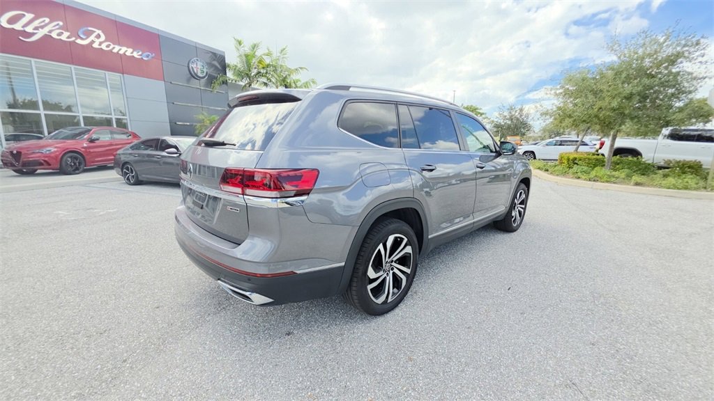 2022 Volkswagen Atlas SEL photo 2