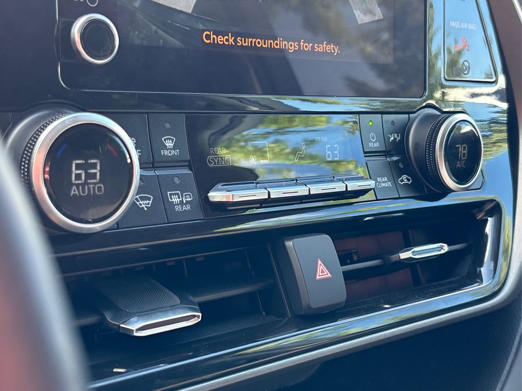 2023 Toyota Highlander L photo 27