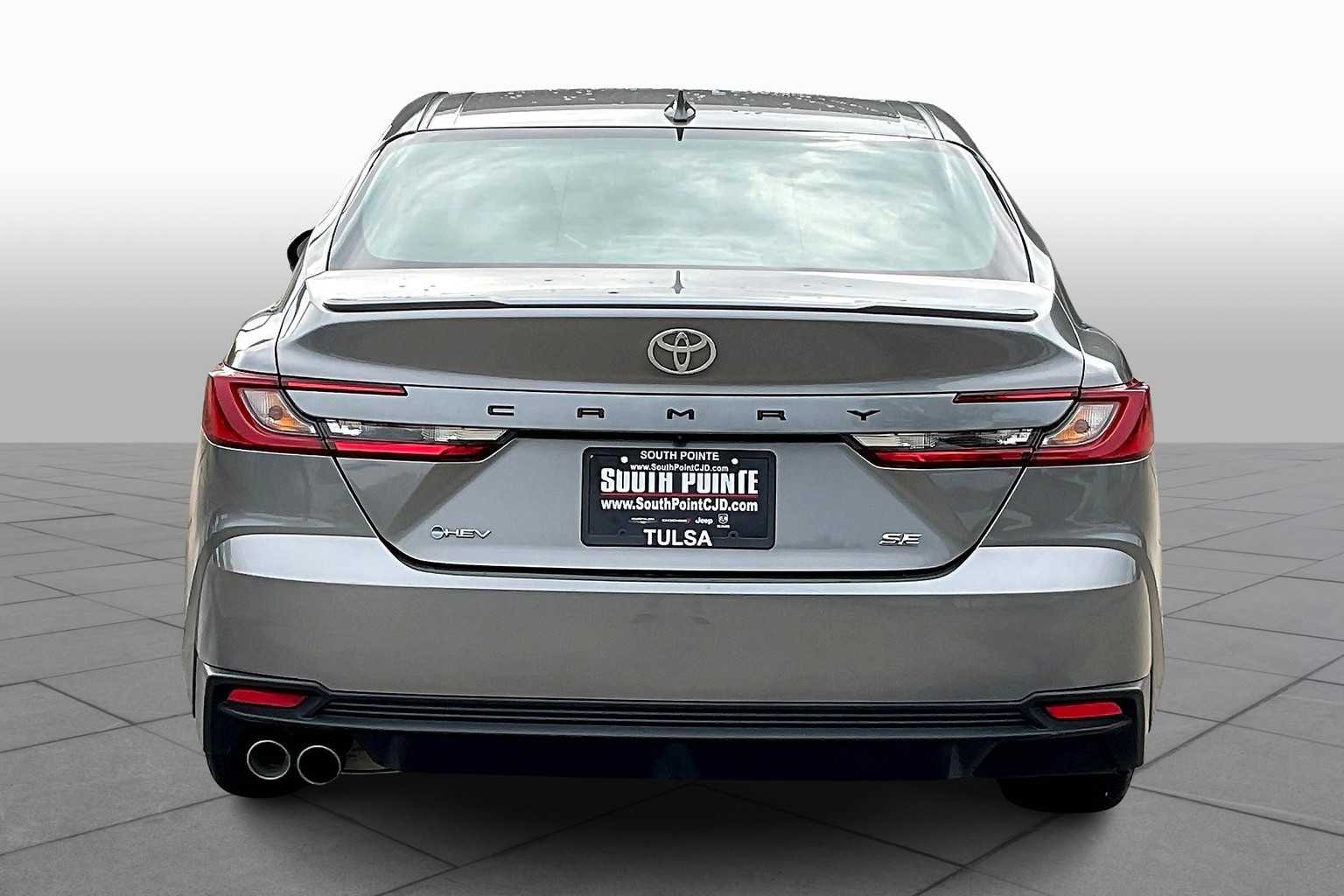 2025 Toyota Camry SE photo 4