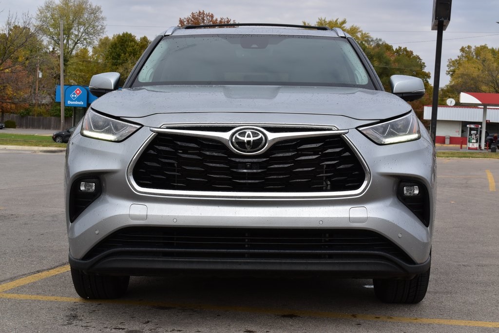 Certified 2023 Toyota Highlander Limited with VIN 5TDKDRBH6PS522580 for sale in Kansas City