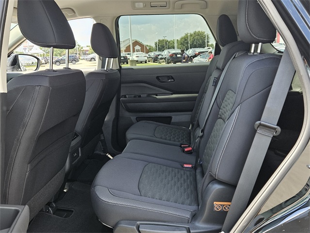 2025 Nissan Pathfinder SV photo 5