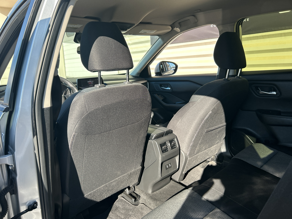 2024 Nissan Rogue SV photo 12
