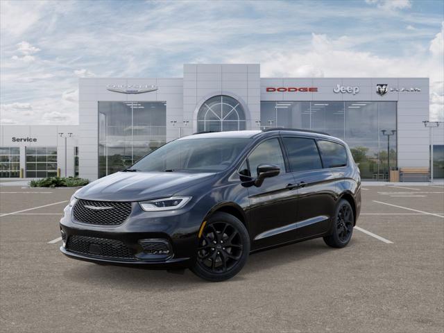 2026 Chrysler Pacifica Select's photo