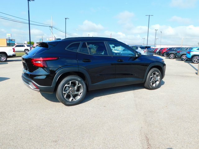 2025 Chevrolet Trax LT photo 3