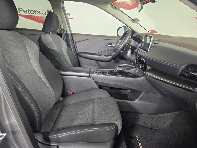 2022 Nissan Rogue SV photo 2