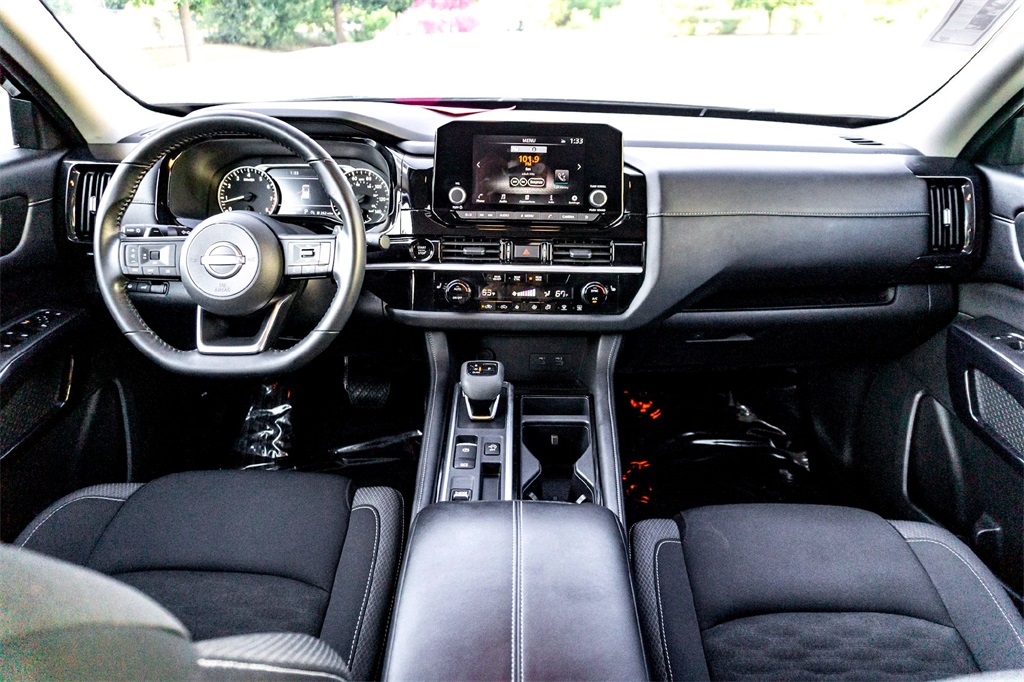 2025 Nissan Pathfinder SV photo 27