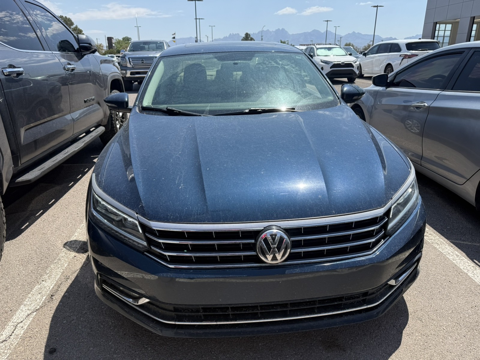 Used 2018 BLUE Volkswagen 2.0T SE image 8