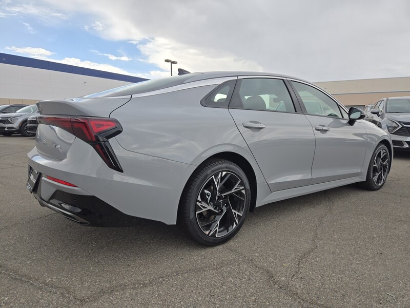 2025 Kia K5 GT-Line photo 3