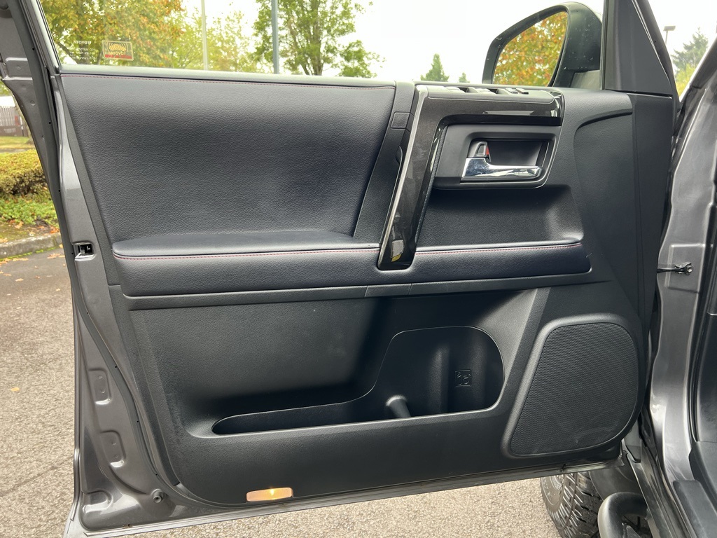 2019 Toyota 4Runner TRD Off-Road Premium photo 10