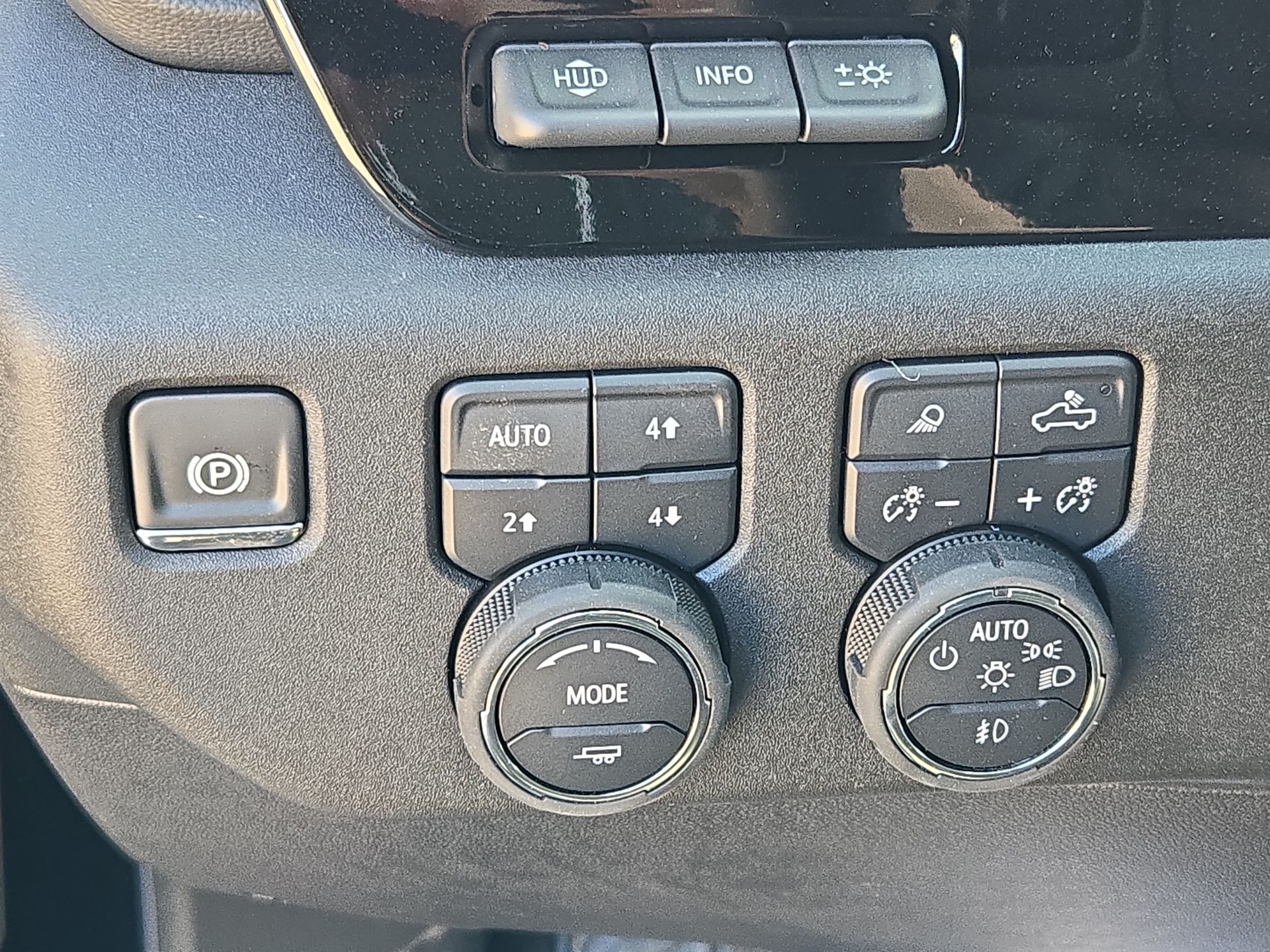 2025 Chevrolet Silverado 2500HD High Country photo 17
