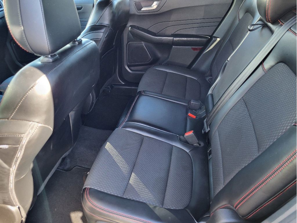 2024 Ford Escape ST-Line photo 6