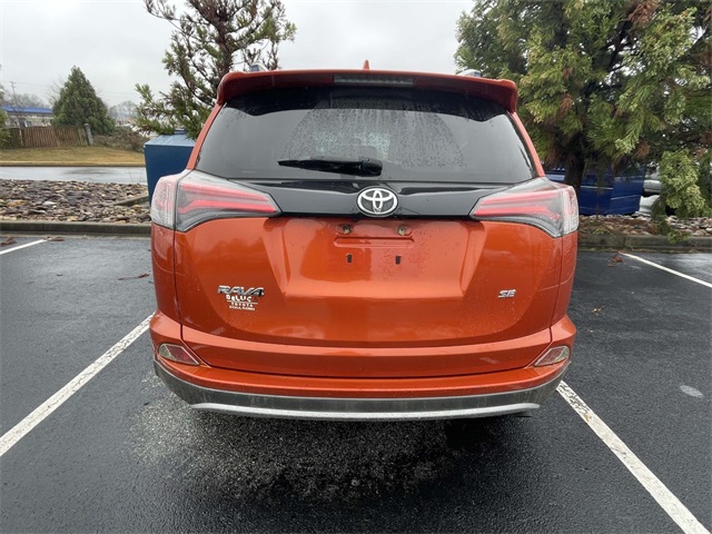 2016 Toyota RAV4 SE photo 3