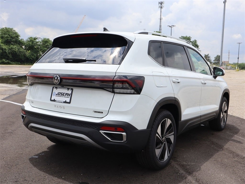 2025 Volkswagen Taos SE photo 4