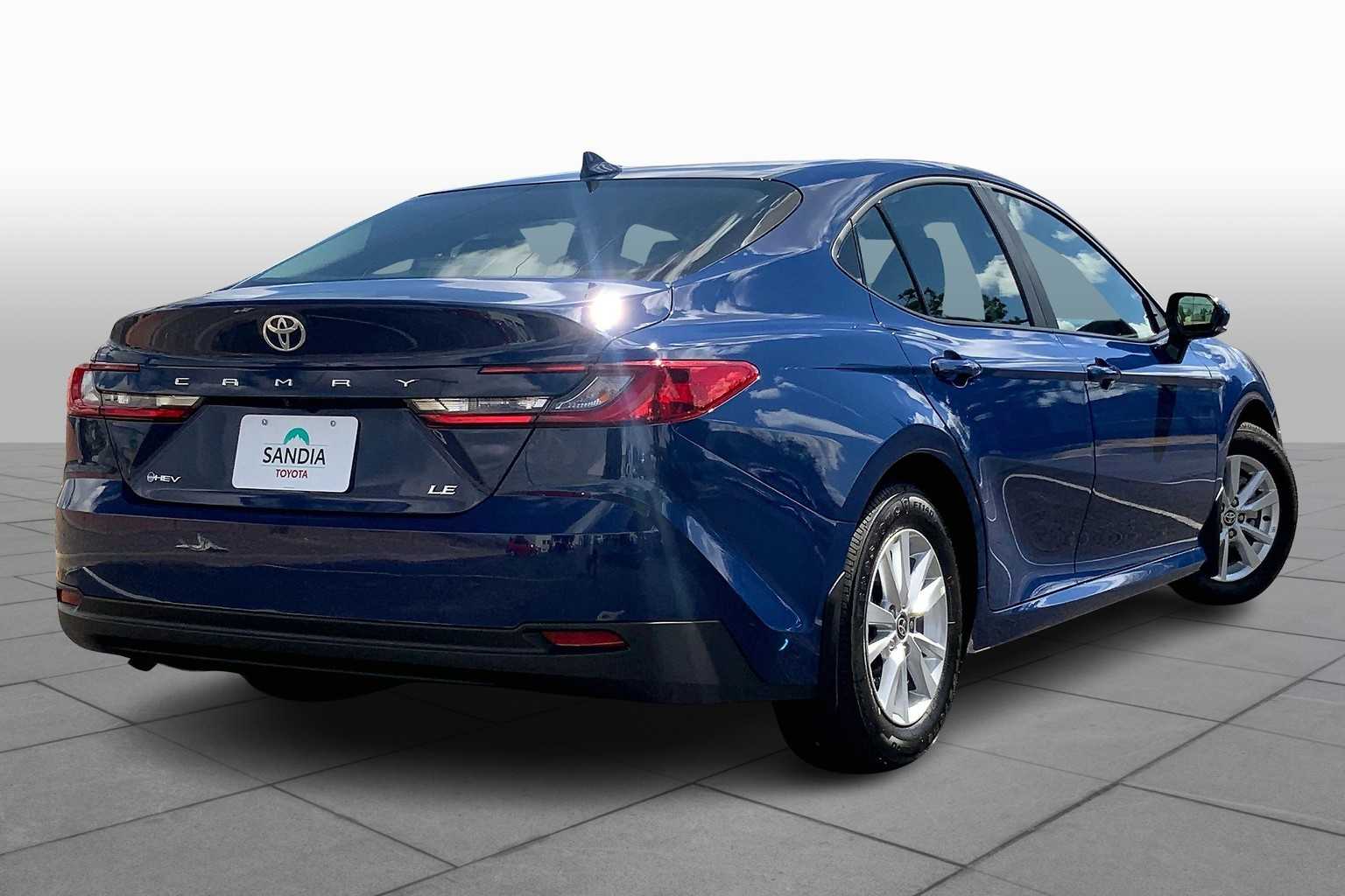 2025 Toyota Camry LE photo 11