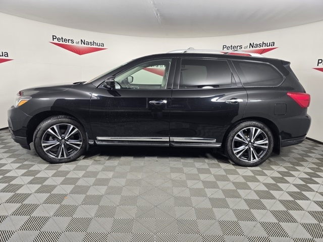2018 Nissan Pathfinder Platinum photo 2