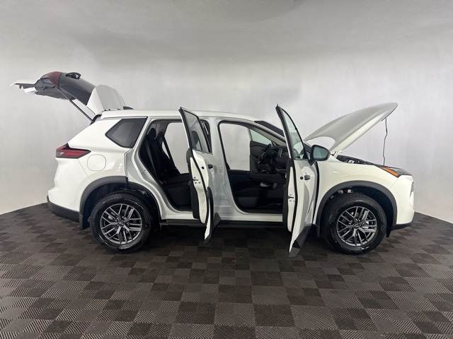 2026 Nissan Rogue S photo 12