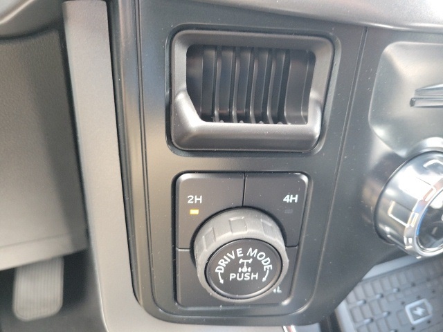 2025 Ford F-150 XLT photo 9