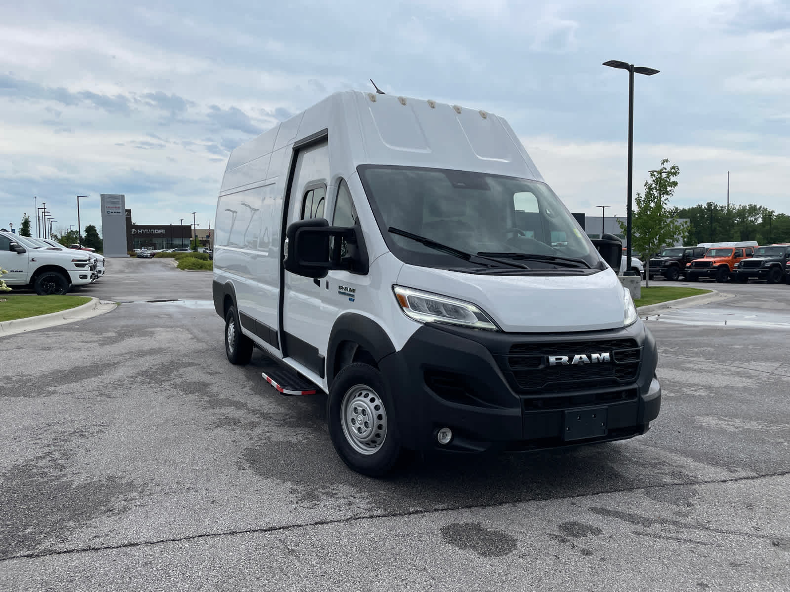 Used 2024 RAM ProMaster Cargo Van Base with VIN 3C6MRWAZ5RE109721 for sale in Kansas City