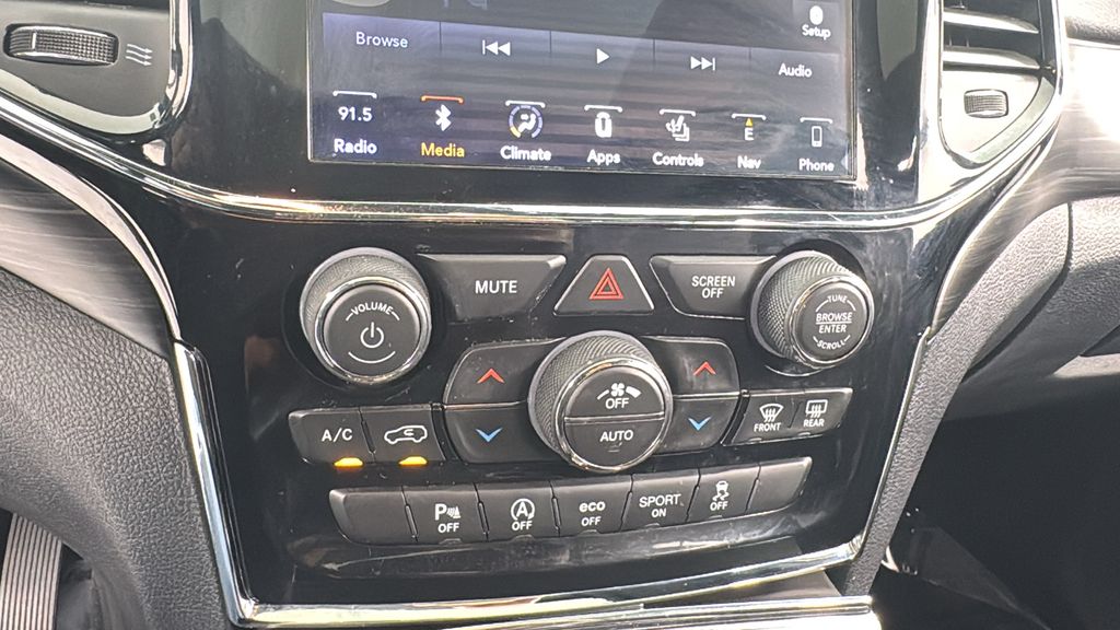 2019 Jeep Grand Cherokee Altitude photo 26