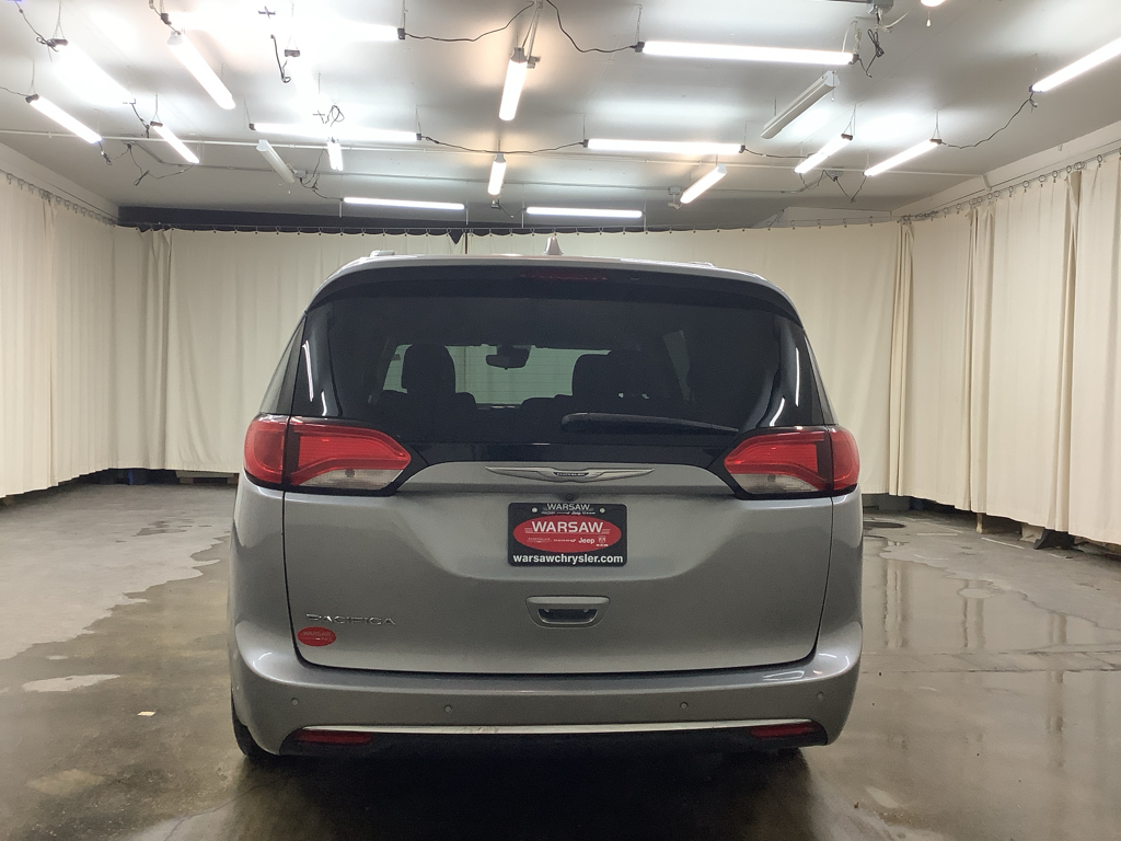 2018 Chrysler Pacifica Touring L photo 6