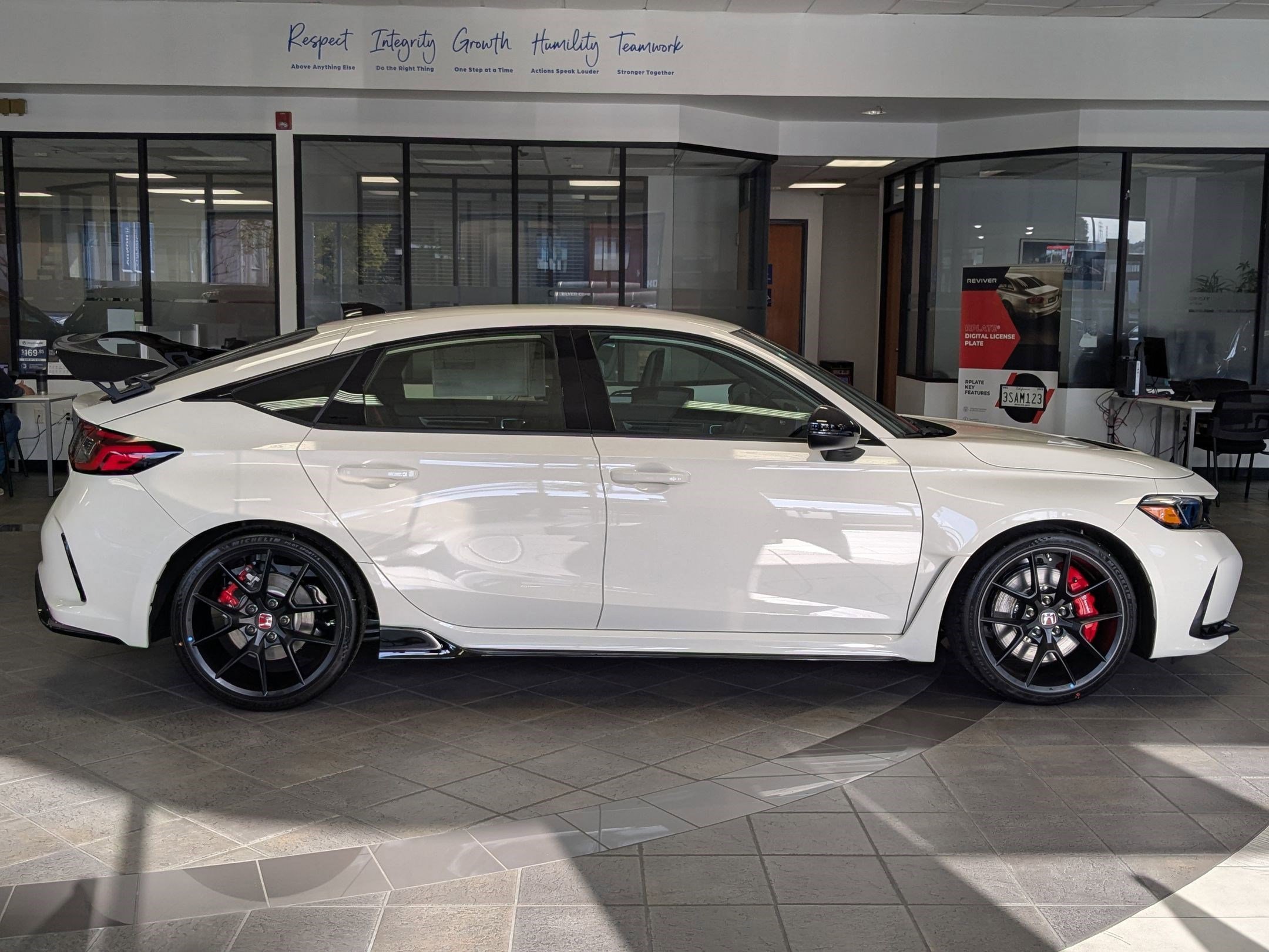 2025 Honda Civic Type R photo 2