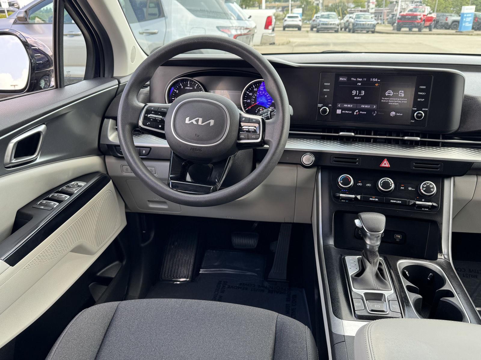 2022 Kia Carnival LX photo 34