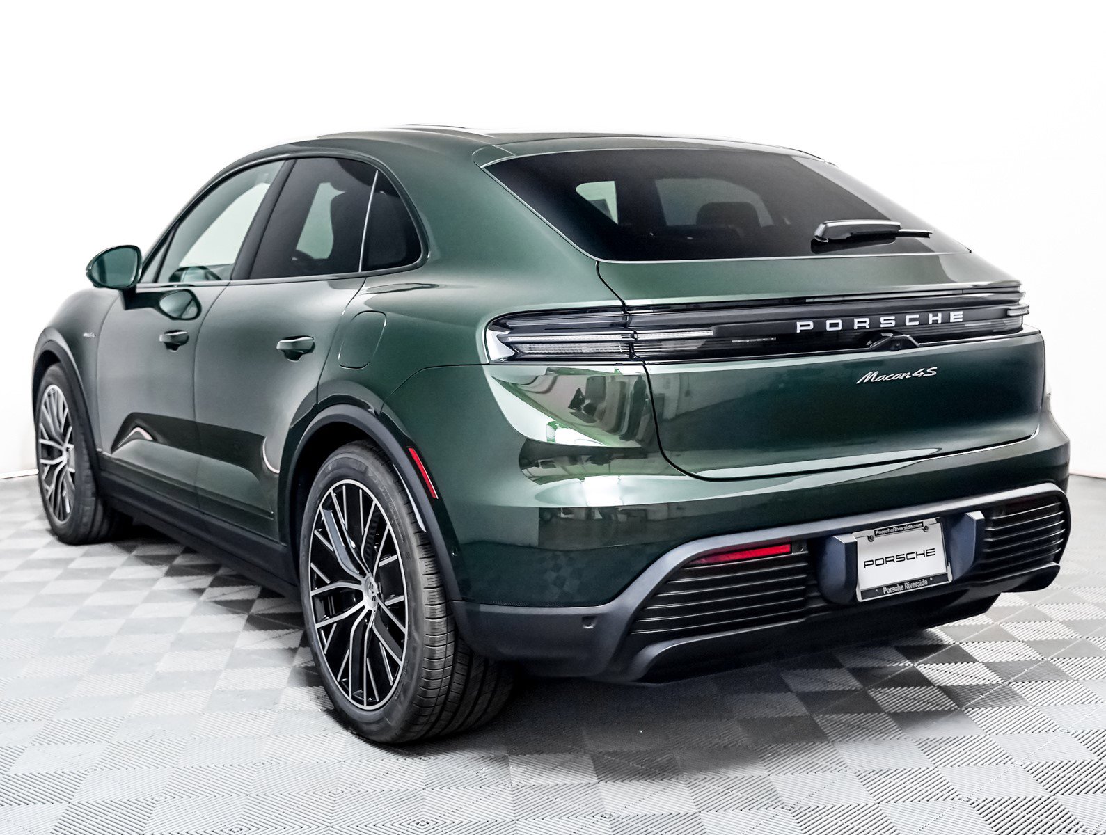 2025 Porsche Macan Electric photo 3