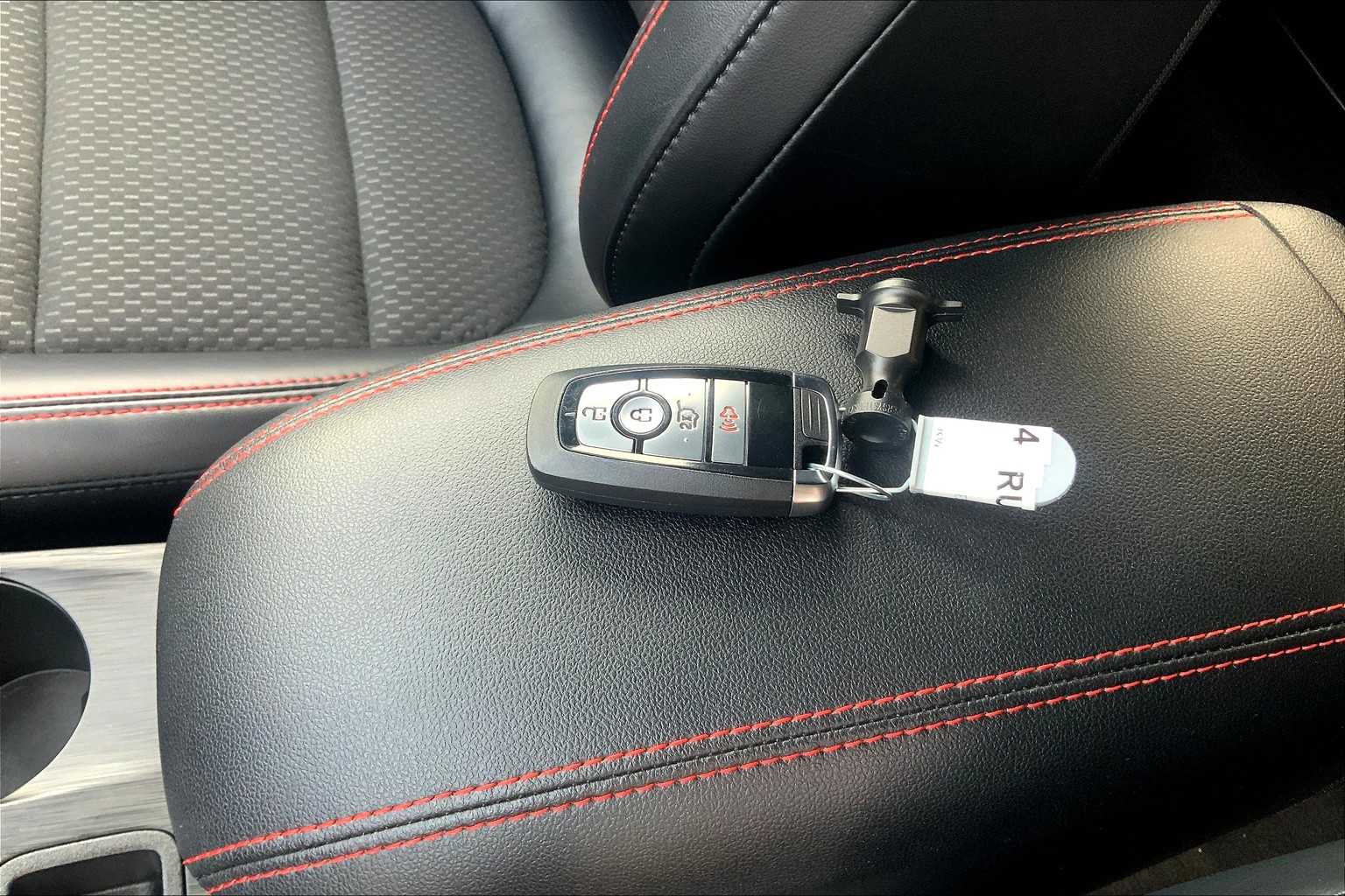 2024 Ford Escape ST-Line photo 13