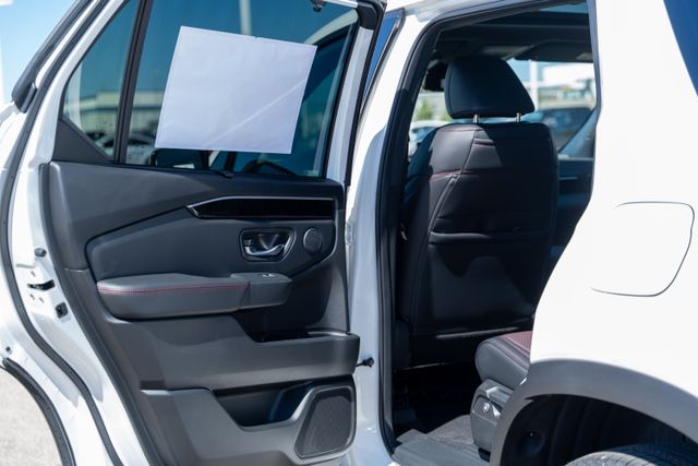 2025 Honda Pilot Black Edition photo 20