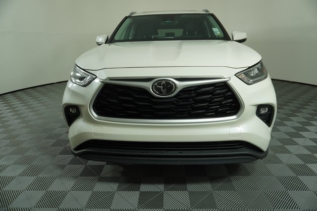 2020 Toyota Highlander XLE photo 2