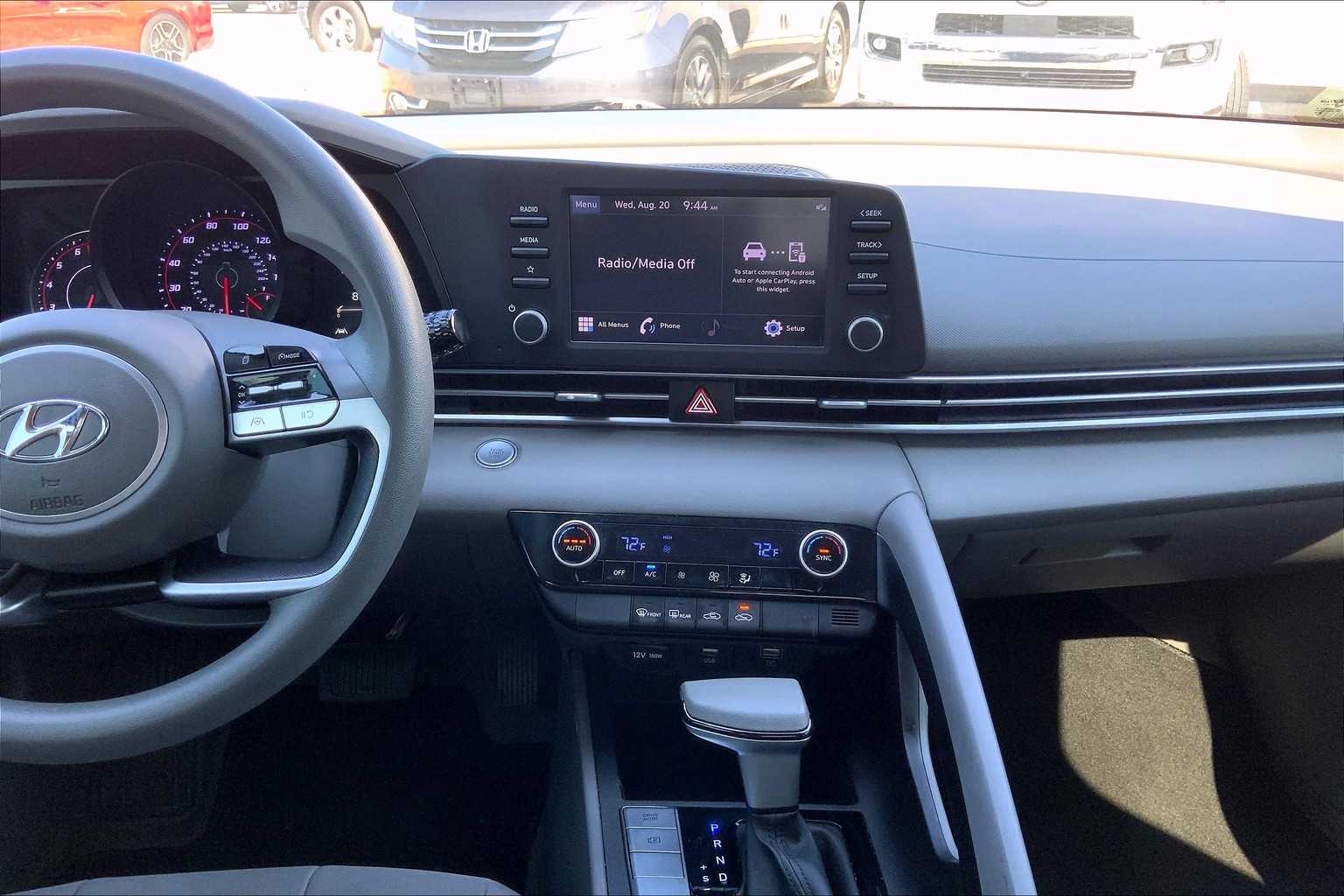 2023 Hyundai Elantra SEL photo 6
