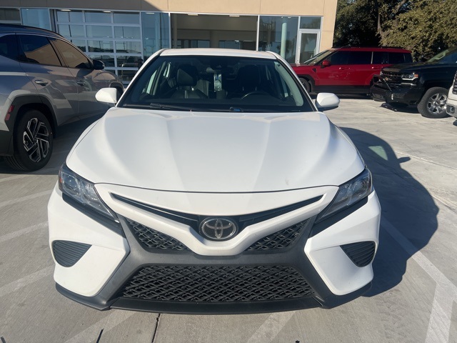 2020 Toyota Camry SE photo 2