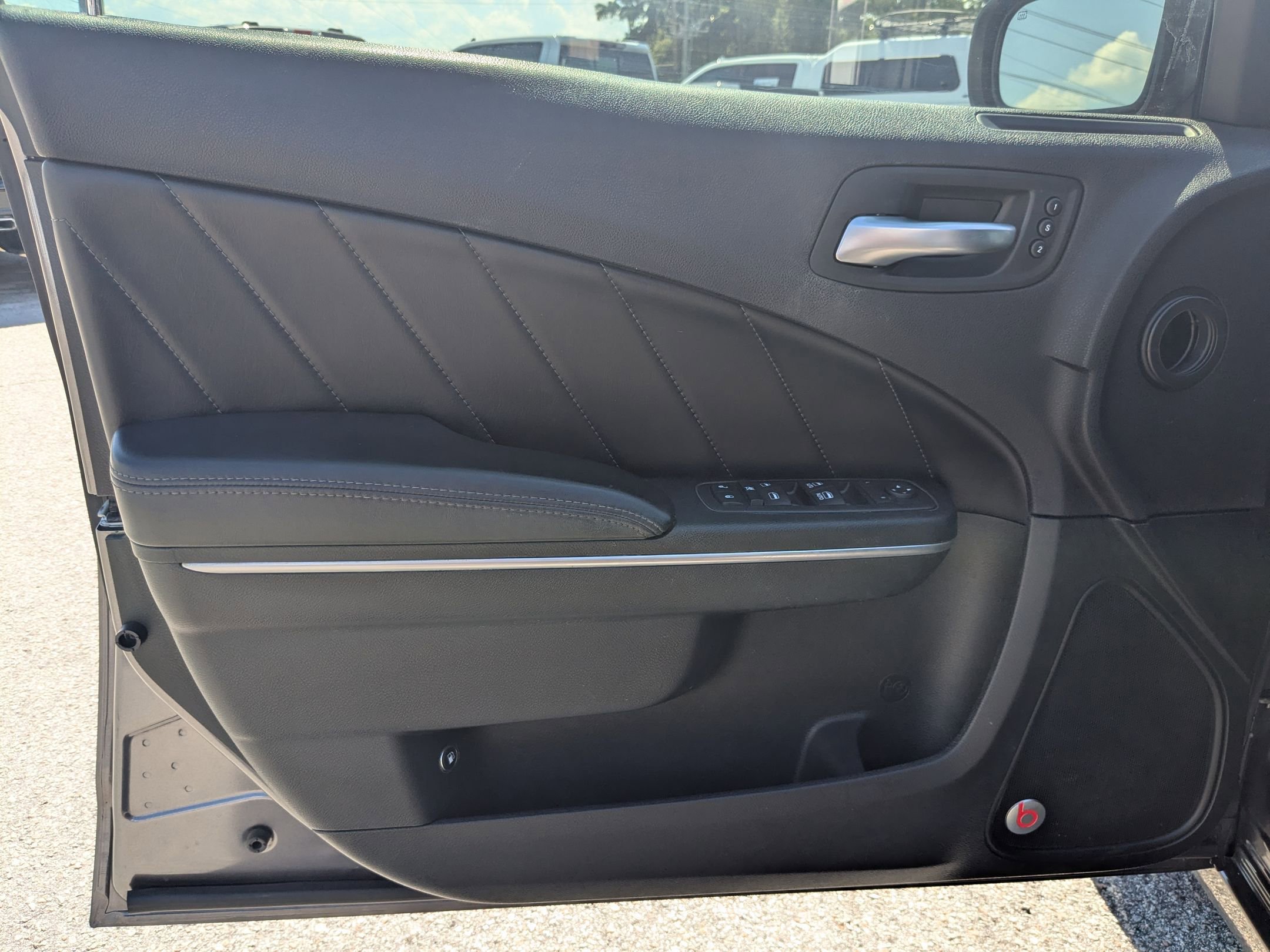 2016 Dodge Charger SXT photo 9