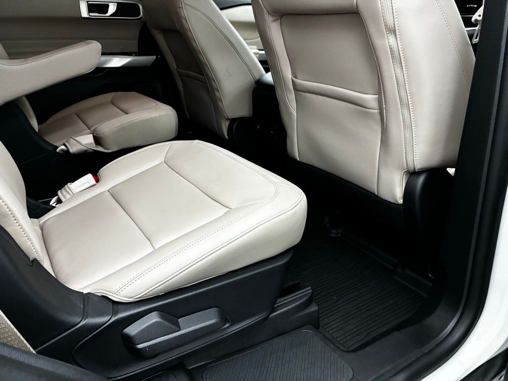 2023 Ford Explorer XLT photo 27