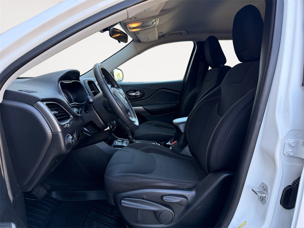 2019 Jeep Cherokee Latitude photo 8