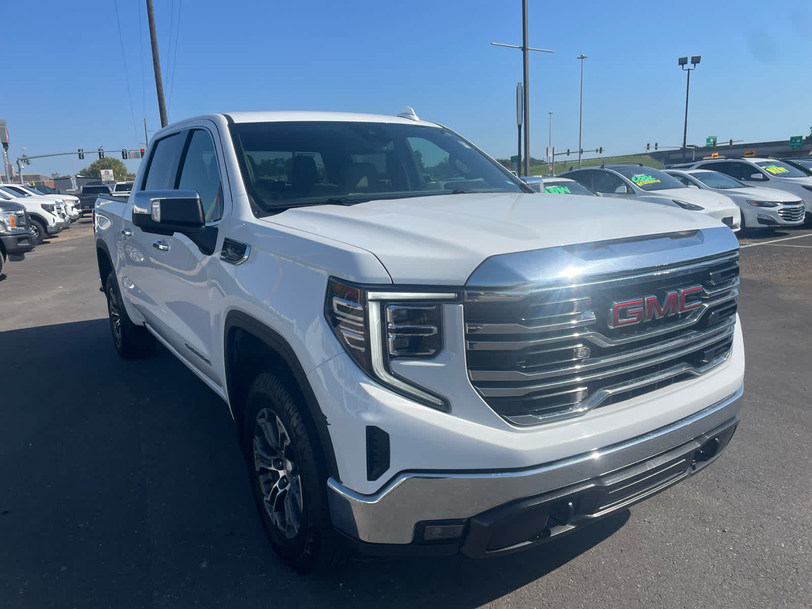 2024 GMC Sierra 1500 SLT's photo