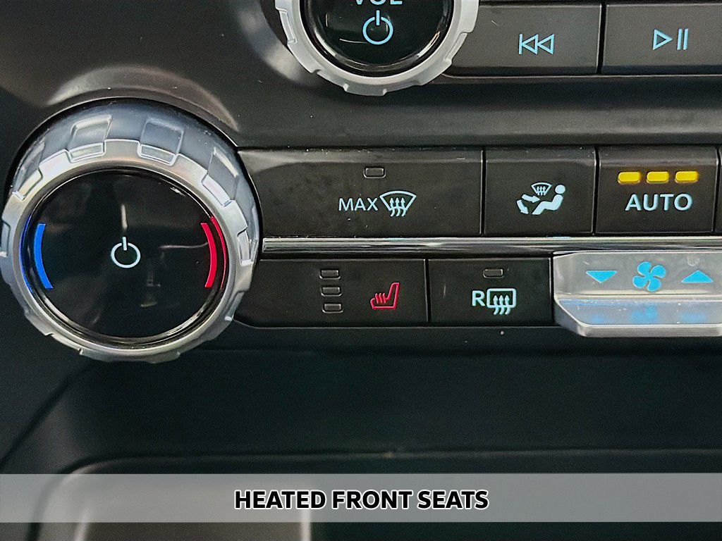 2023 Ford F-150 Lightning XLT photo 4