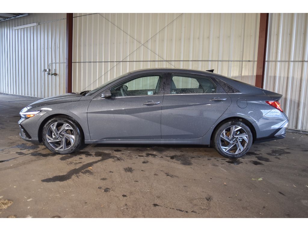 2024 Hyundai Elantra SEL Convenience photo 4
