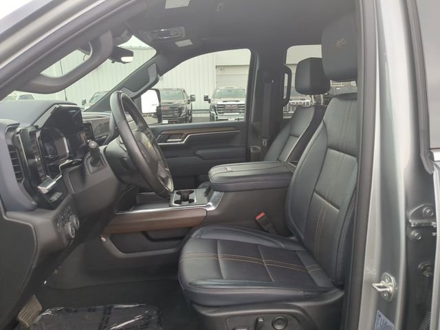 2025 Chevrolet Silverado 3500HD High Country photo 9