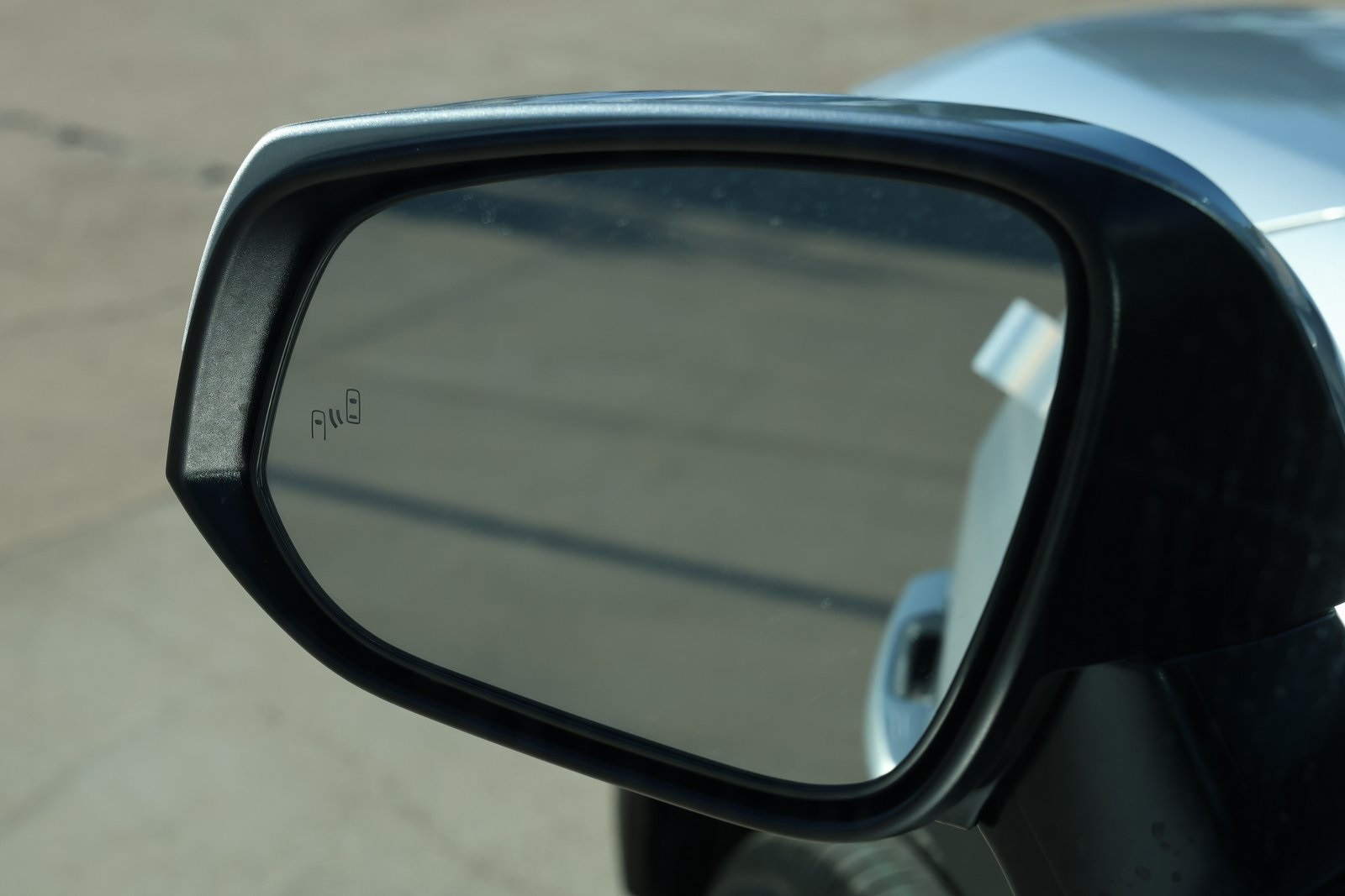 2025 Toyota RAV4 XLE photo 4