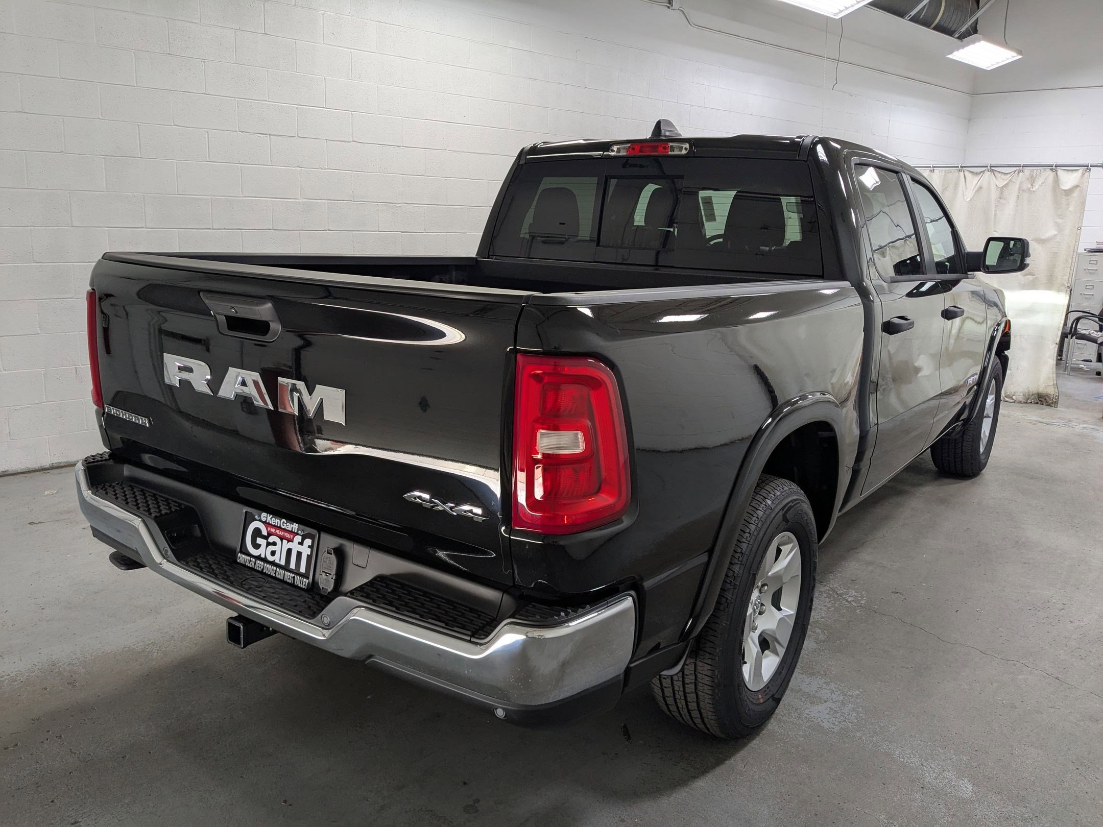 2025 Ram 1500 Big Horn photo 3